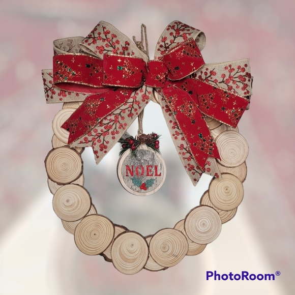 Wood Slice Wreath with Bow and Merry Christmas Ornament - Picture 4 of 4